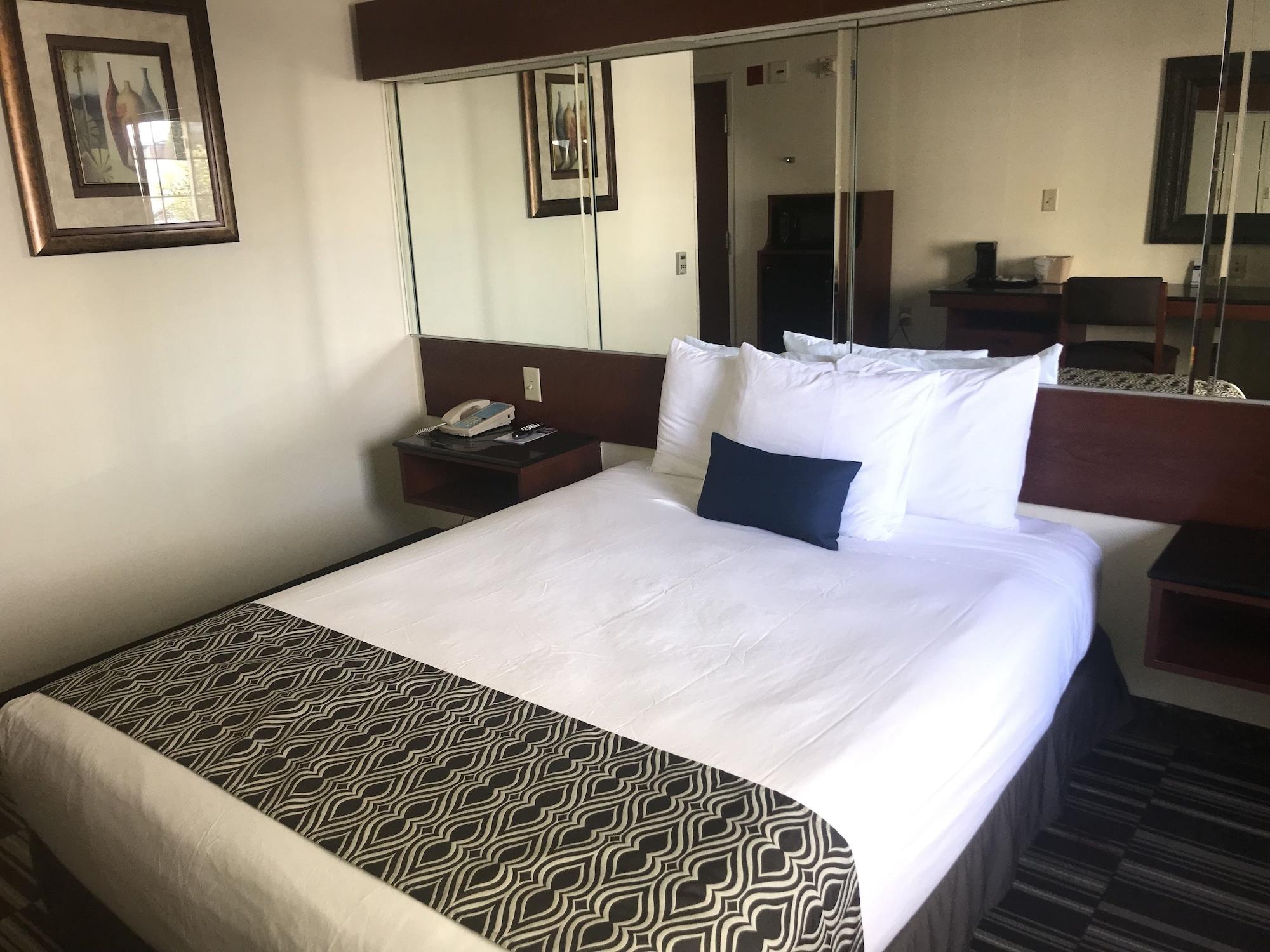 Microtel Inn & Suites By Wyndham Indianapolis Airport Exterior foto