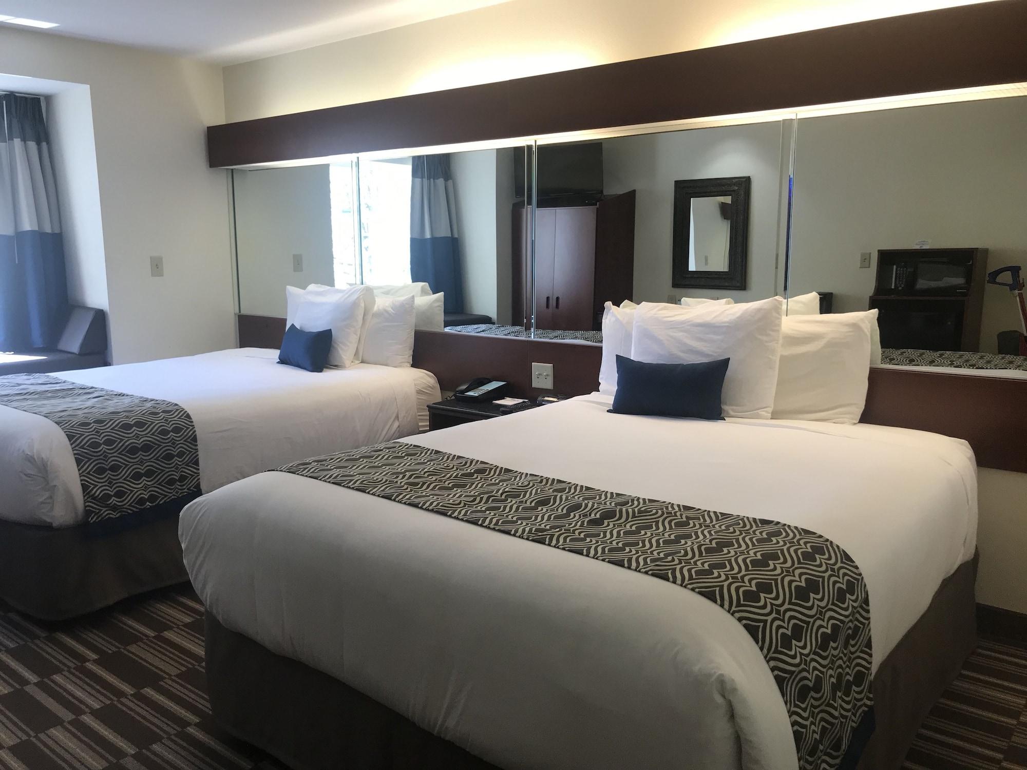 Microtel Inn & Suites By Wyndham Indianapolis Airport Exterior foto