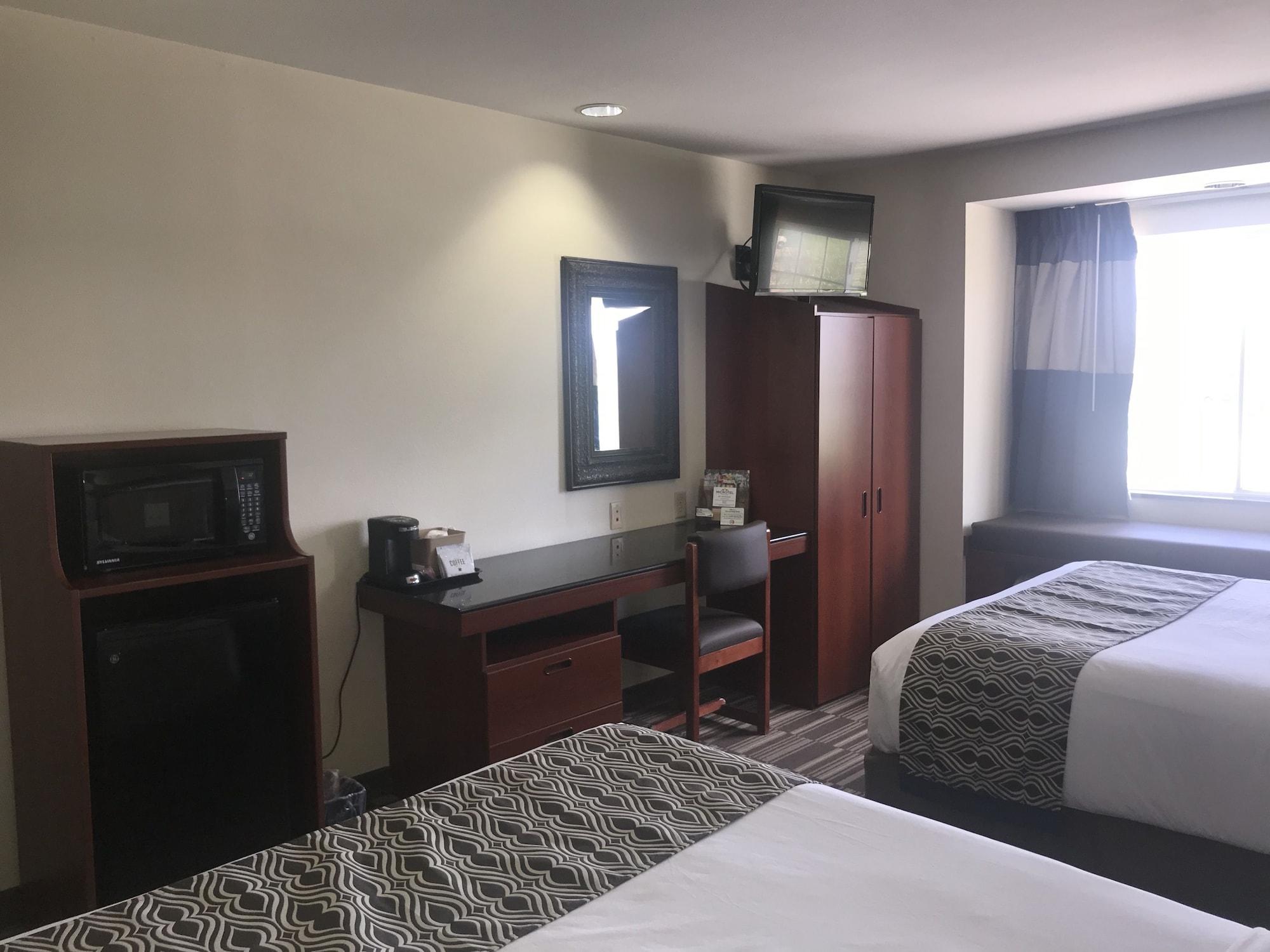 Microtel Inn & Suites By Wyndham Indianapolis Airport Exterior foto