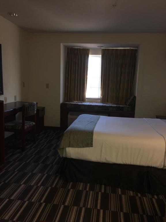 Microtel Inn & Suites By Wyndham Indianapolis Airport Exterior foto