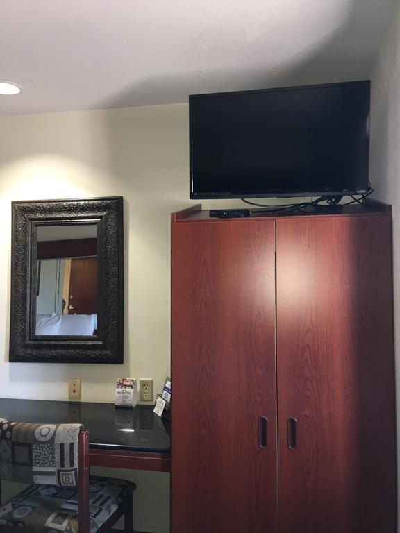 Microtel Inn & Suites By Wyndham Indianapolis Airport Exterior foto