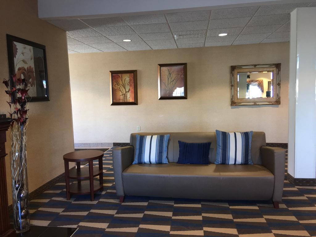 Microtel Inn & Suites By Wyndham Indianapolis Airport Exterior foto