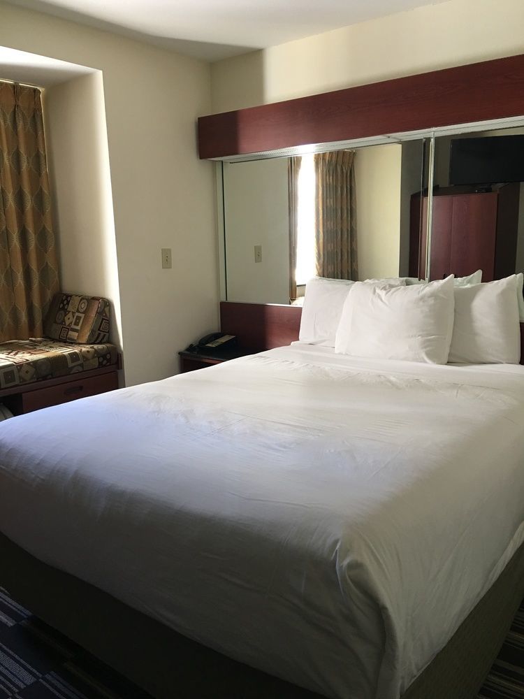 Microtel Inn & Suites By Wyndham Indianapolis Airport Exterior foto