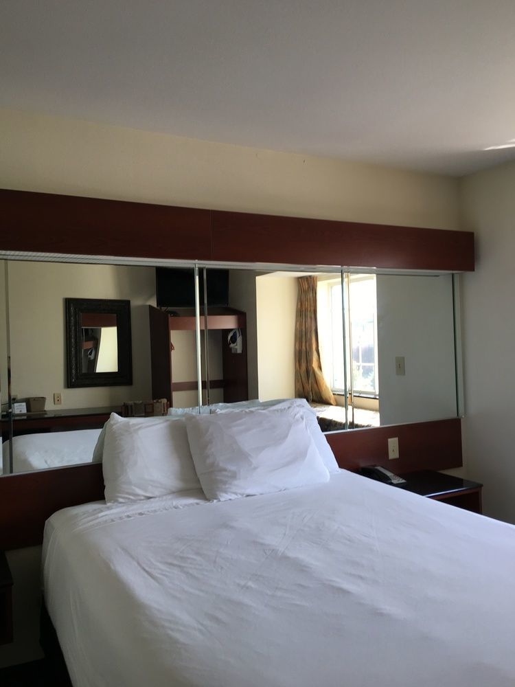 Microtel Inn & Suites By Wyndham Indianapolis Airport Exterior foto