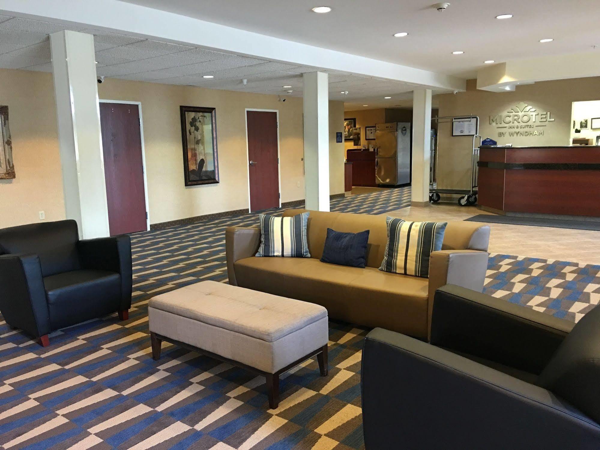 Microtel Inn & Suites By Wyndham Indianapolis Airport Exterior foto