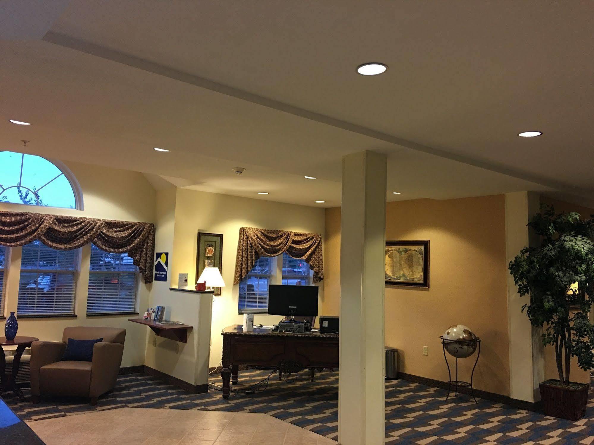 Microtel Inn & Suites By Wyndham Indianapolis Airport Exterior foto