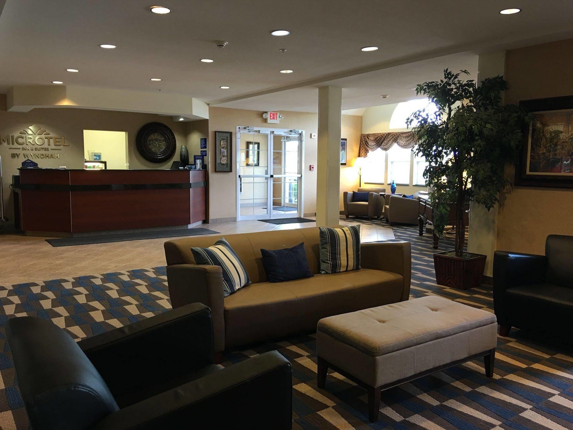 Microtel Inn & Suites By Wyndham Indianapolis Airport Exterior foto